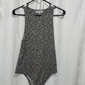 Gray cheetah print bodysuit Women’s M